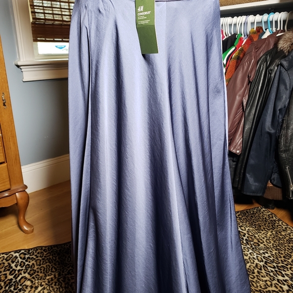 H&M CONSCIOUS HIGH LOW LONG TRAIN WRAP SKIRT NWT - Picture 4 of 8